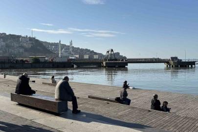 Sıcak havayı görenler sahile koştu