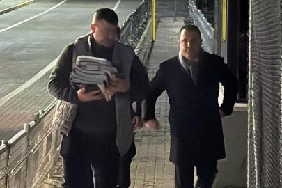 Tahliye edilen Rezan Epözdemir cezaevinden çıktı