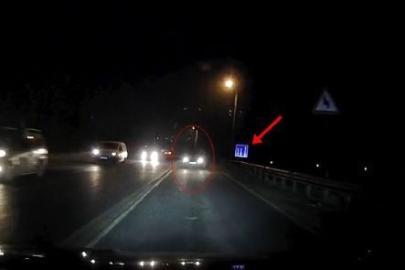 Tekirdağ’da otomobil bir anda kayarak savruldu: Kazanın kıl payı atlatıldığı anlar kamerada