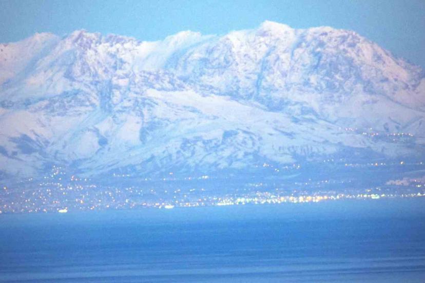 Teleskopik lensle Bitlis’ten Van’ı görüntüledi