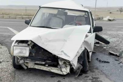 Tır ile otomobil çarpıştı: 2’si bebek 5 yaralı