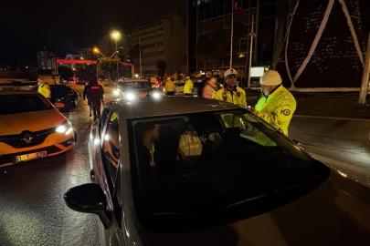 Trafik uygulamasında alkollü çıktı, gazeteciye saldırdı