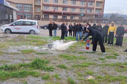 Üniversite öğrencilerine temel yangın eğitimi