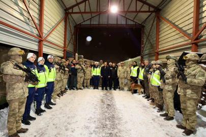 Vali Usta, görevi başındaki güvenlik güçleriyle bir araya geldi