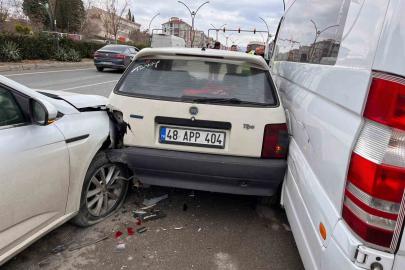 Yatağan’daki kazada üç araç hasar gördü