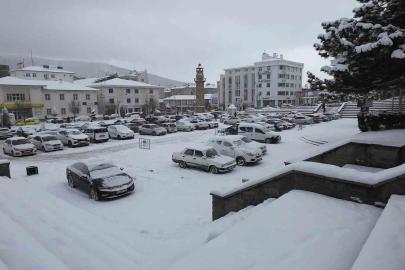 Yozgat’ta kar bereketi: Hem doğa sevindi hem çocuklar