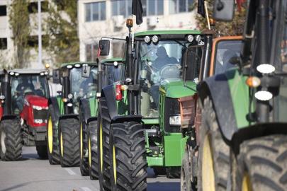 Yunan çiftçiler eylemlerini sürdürüyor